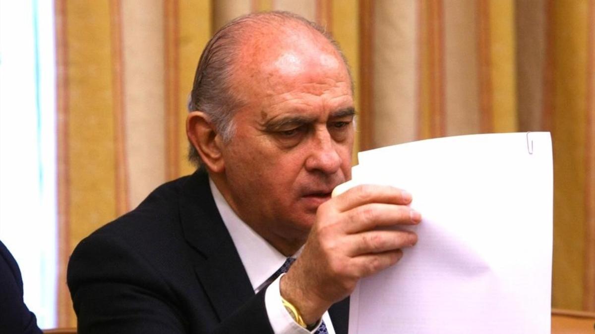 Jorge Fernández Díaz, durante la áspera comparecencia en la Comisión de Interior del 12 de marzo del 2013.