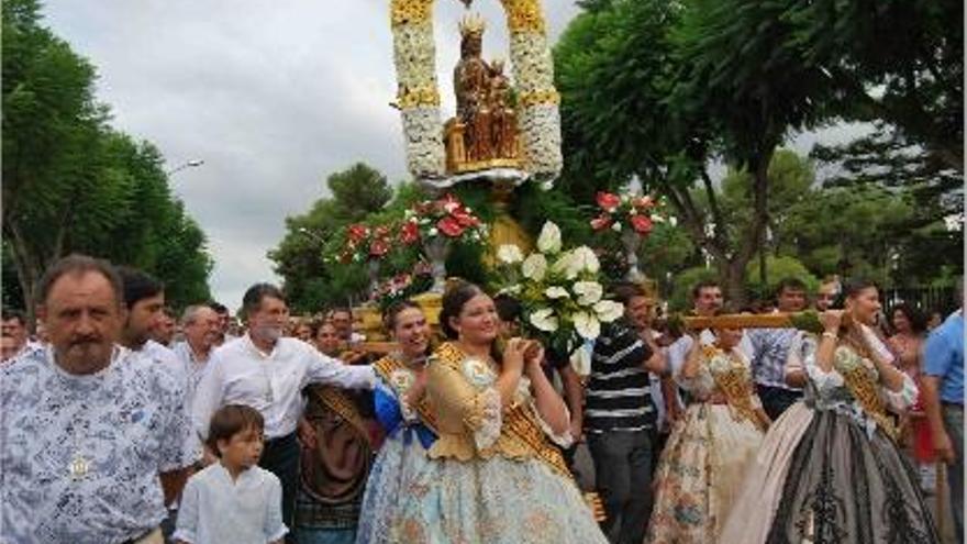 La Virgen de Gràcia regresó ayer a su ermita en el Termet de Vila-real.