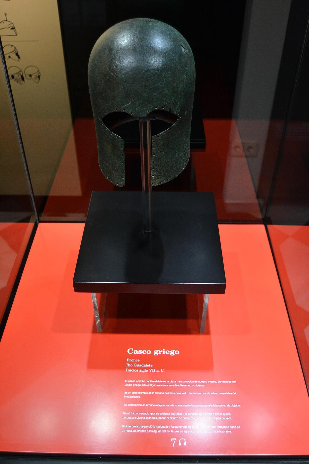 El casco griego corintio del Museo Arqueológico