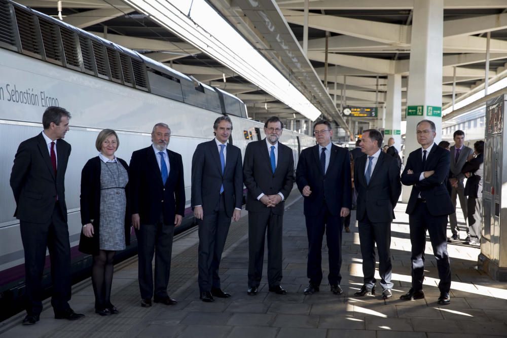 Instante de la llegada del nuevo AVE Madrid-Castelló a València.