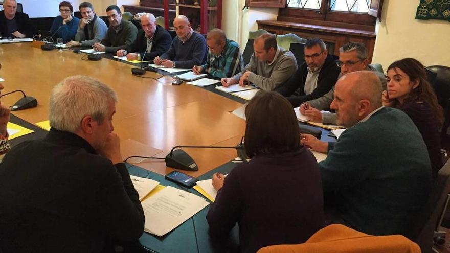 Miquel Ensenyat, en la reunión con las autoridades municipales de la Serra de Tramuntana.