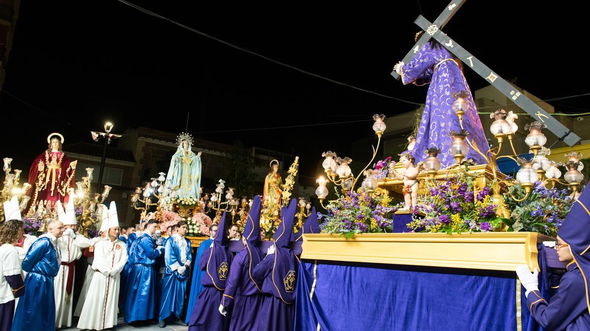 Jueves Santo tiene lugar la Procesión del Calvario, en la que salen a la calle dos de las tres obras de Salzillo.