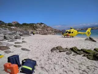 Evacuados en helicóptero una niña y un adulto de urgencia desde las Islas Cíes