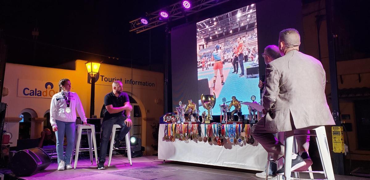Cala d'Or homenajea a la campeona del mundo júnior de kickboxing Analía Domínguez