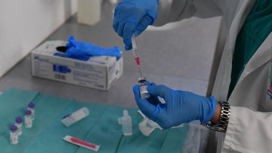 Claves de la vacunación frente a la gripe y el covid en A Coruña: novedades, calendario y sistema de citación