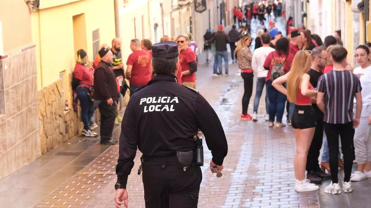 La solución que toma Petrer ante la falta de Policía Local en los Moros y Cristianos