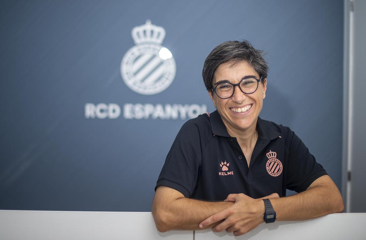 Entrevista a la entrenadora del RCD Espanyol femenino, Sara Monforte en la ciutat esportiva Dani Jarque