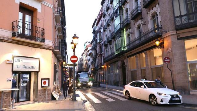 La reforma de la calle Manifestación tendrá que esperar unos meses.