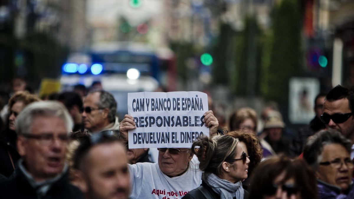Una de las protestas que protagonizaron los afectados por las cuotas participativas de la CAM.