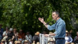 El presidente del Gobierno, Pedro Sánchez, durante un mitin de campaña del PSC el pasado sábado para arropar a su candidato Salvador Illa.