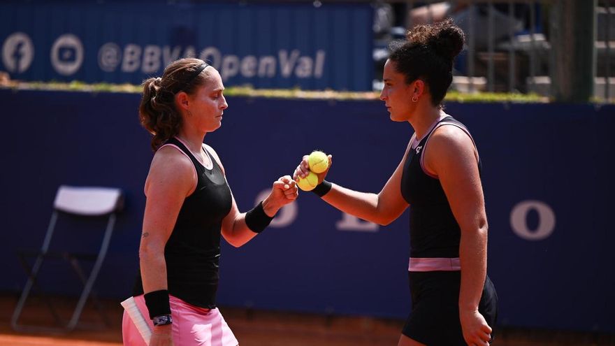 Ángela Fita se mete en la final de dobles y Nuria Párrizas en semifinales