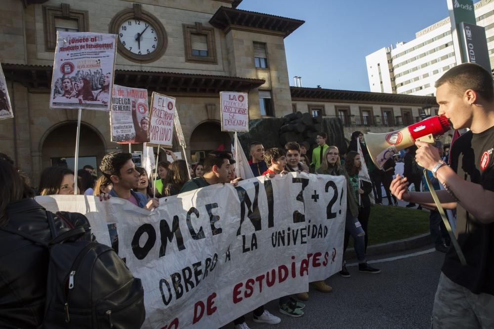 Manifestación contra la LOMCE en Oviedo