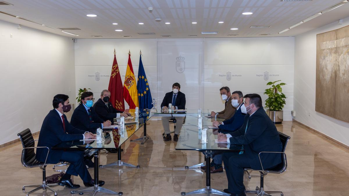 Durante el encuentro que presidió el presidente Fernando López Miras