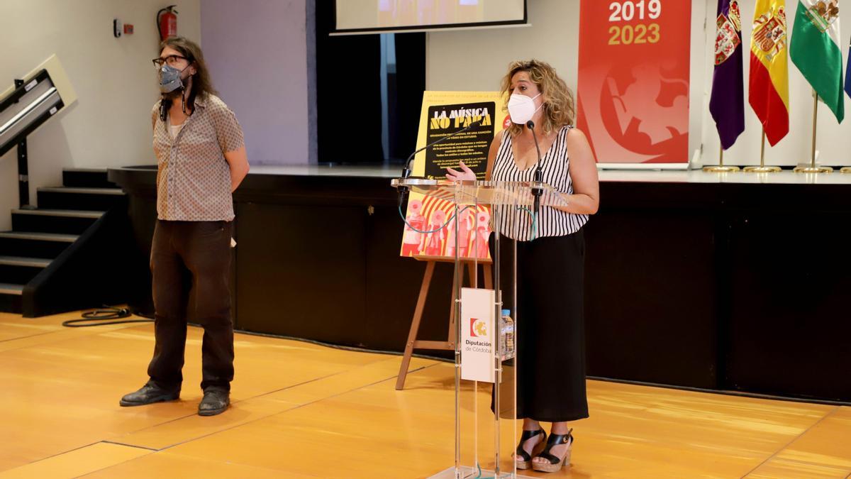 Fernando Vacas y Salud Navajas, en la presentación de &#039;La música no para&#039;.