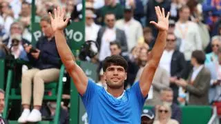 Alcaraz baja al barro para sacar billete a cuartos en Montecarlo