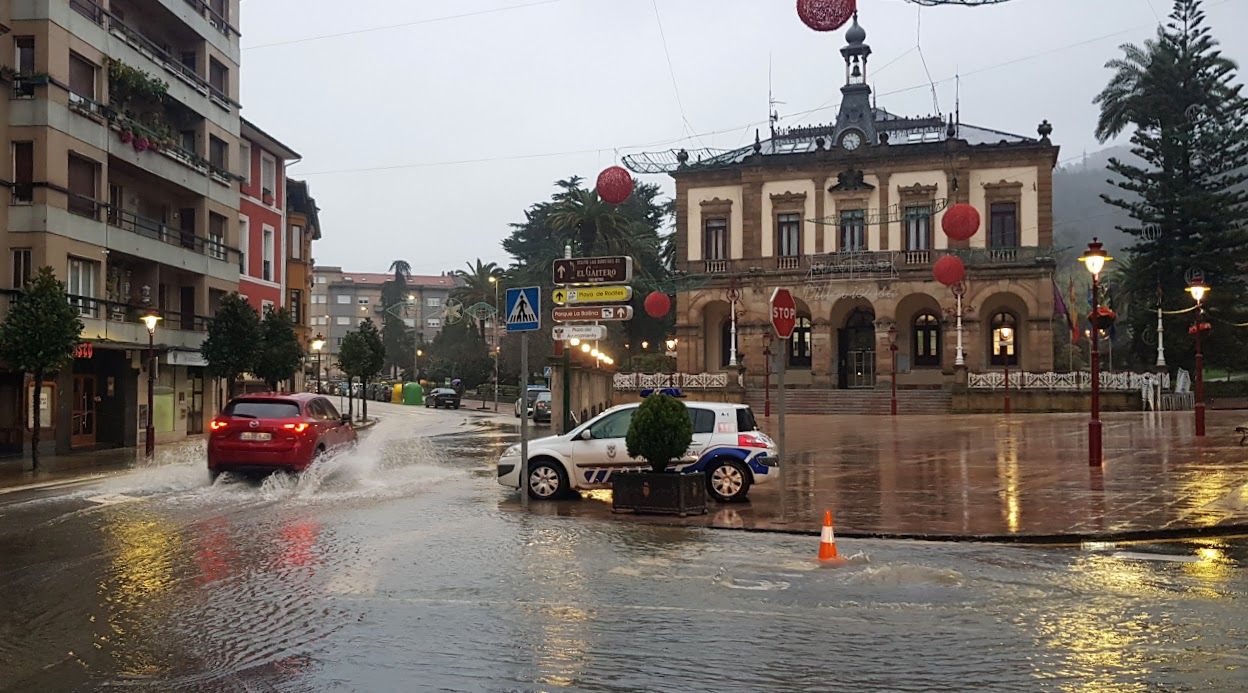 LNE 6 Inundaciones en  la Plaza del Ayuntamiento.jpg
