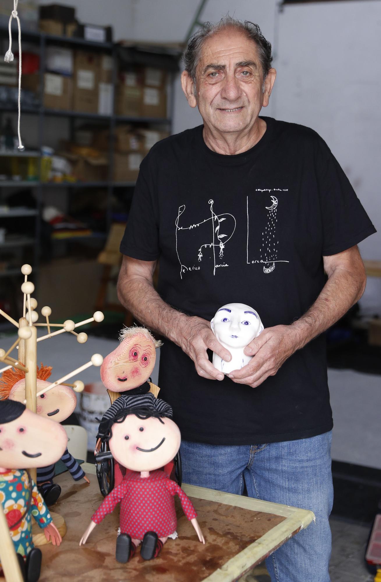 Tatán, en el taller de Tanxarina en Redondela.