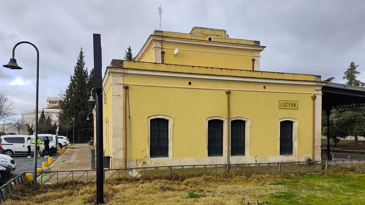 Antigua estación de Lucena, que se rehabilitará para convertirla en albergue turístico.