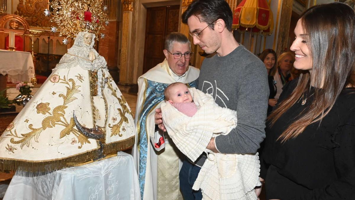 Vídeo: Paso por el manto de la Virgen del Lledó en Castelló