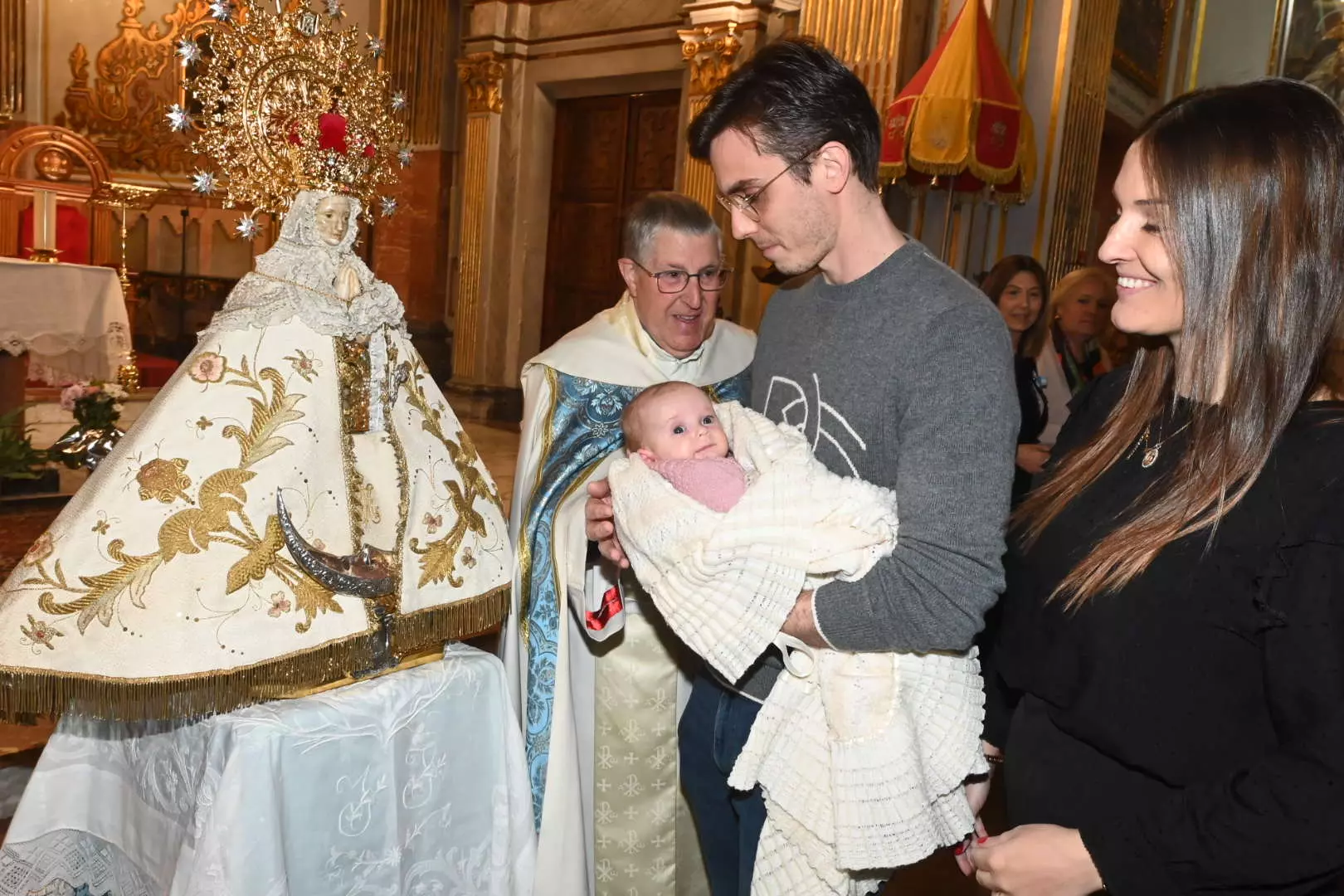 Vídeo: Paso por el manto de la Virgen del Lledó en Castelló