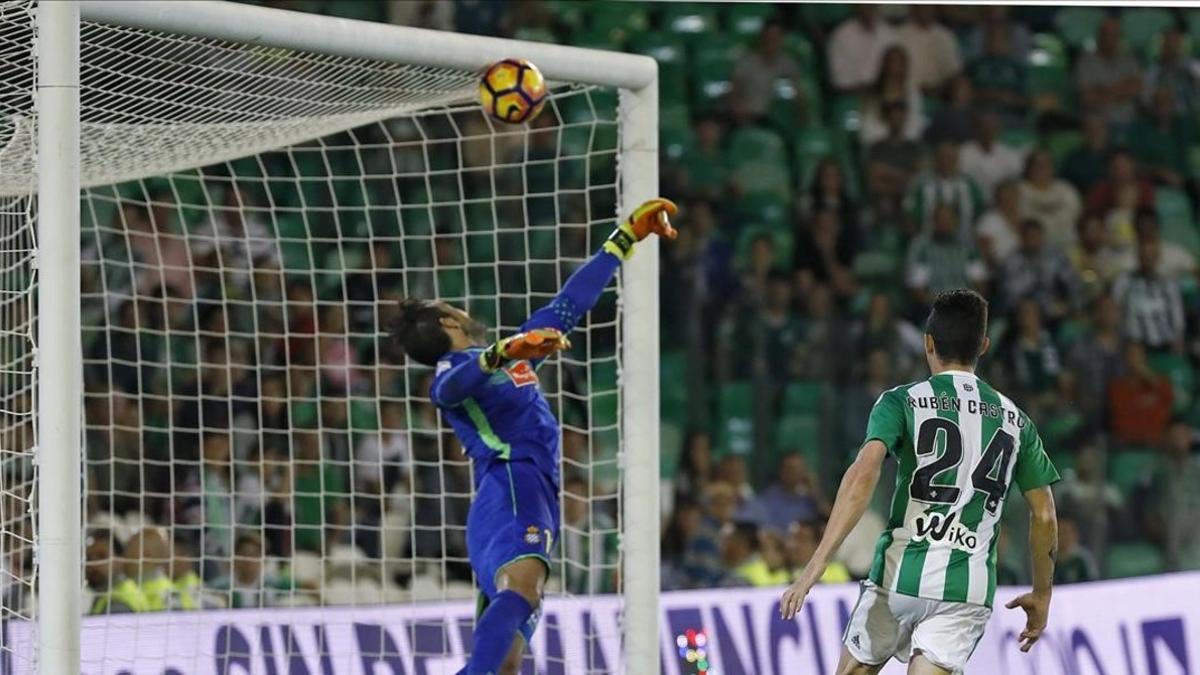 El Espanyol doblega al Betis con una lección de orden y eficacia