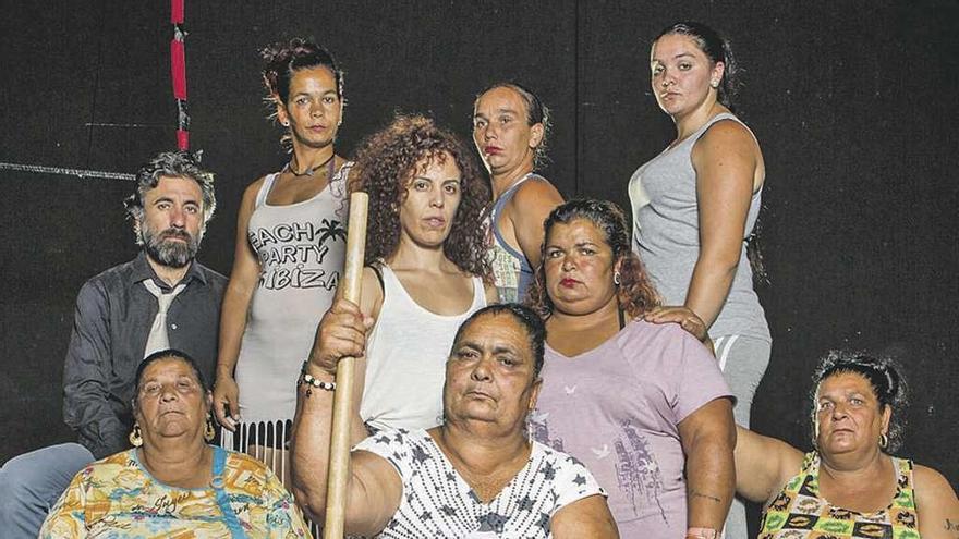 Componentes del colectivo de mujeres del asentamiento chabolista &quot;El Vacie&quot;.