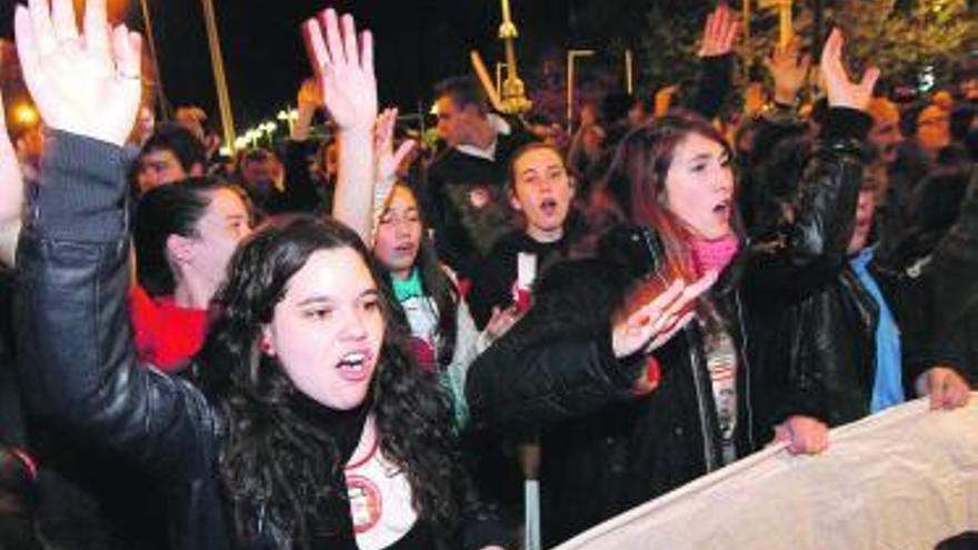 Manifestación de estudiantes por las calles de Zamora en la huelga general.