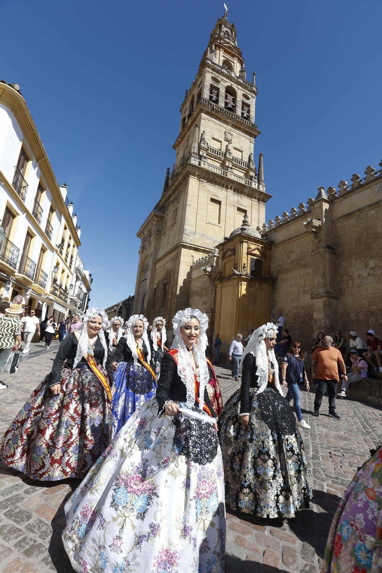 Segundo día de promoción de la fiesta alicantina en Córdoba