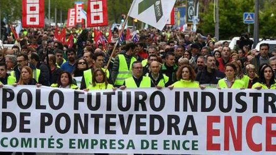 La manifestación, ayer, por las calles de Pontevedra.