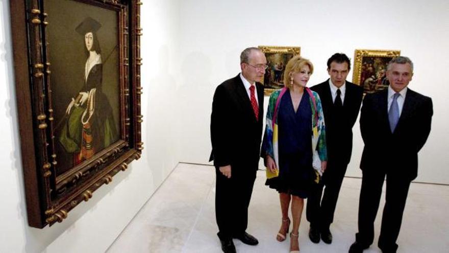 Francisco de la Torre, Carmen Cervera, Antonio Banderas y Paulino Plata, en el interior del museo.