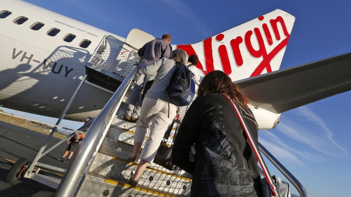 Pasajeros subiendo a un avión