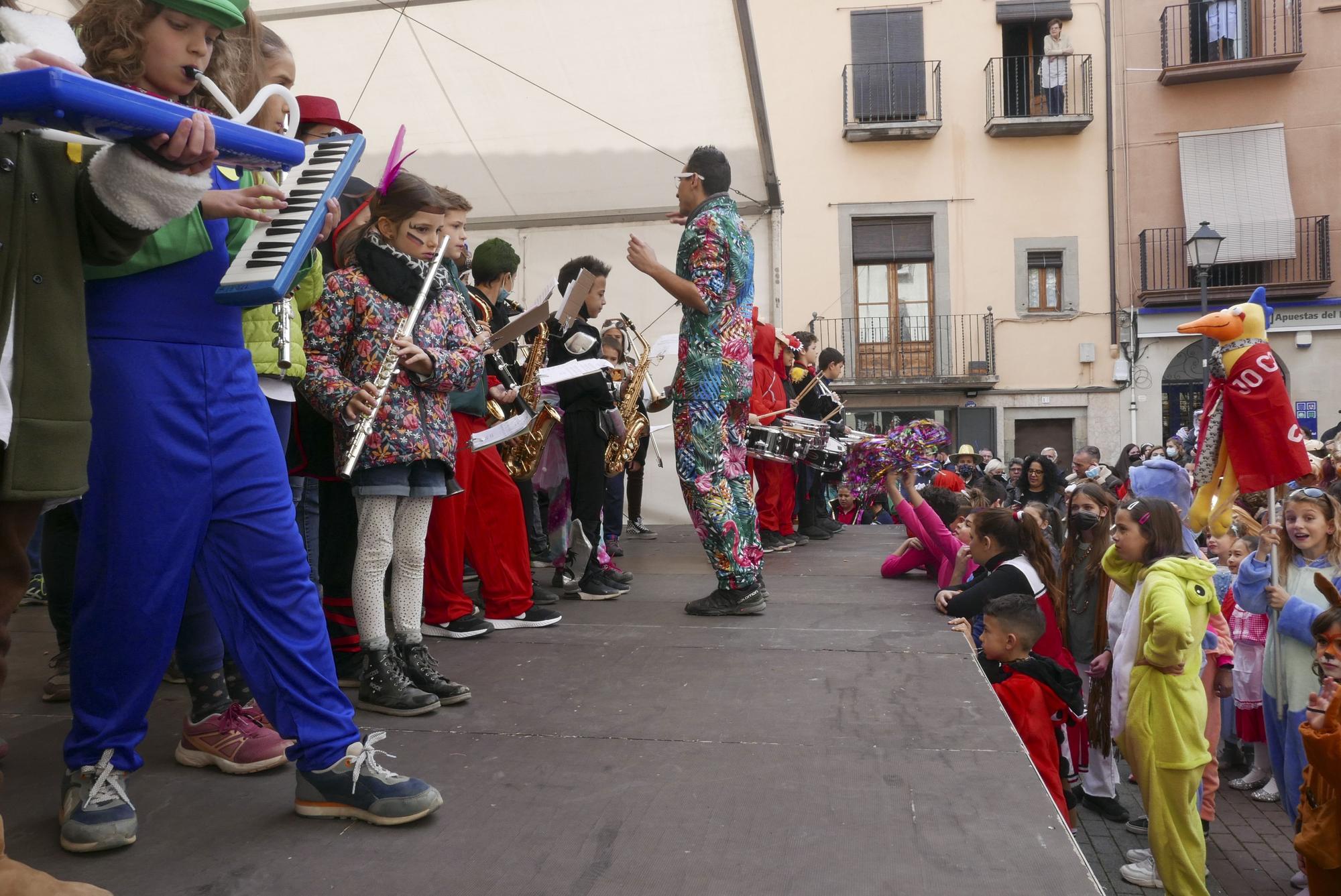 Els infants de Sallent porten als carrers un carnaval fet a la seva mida