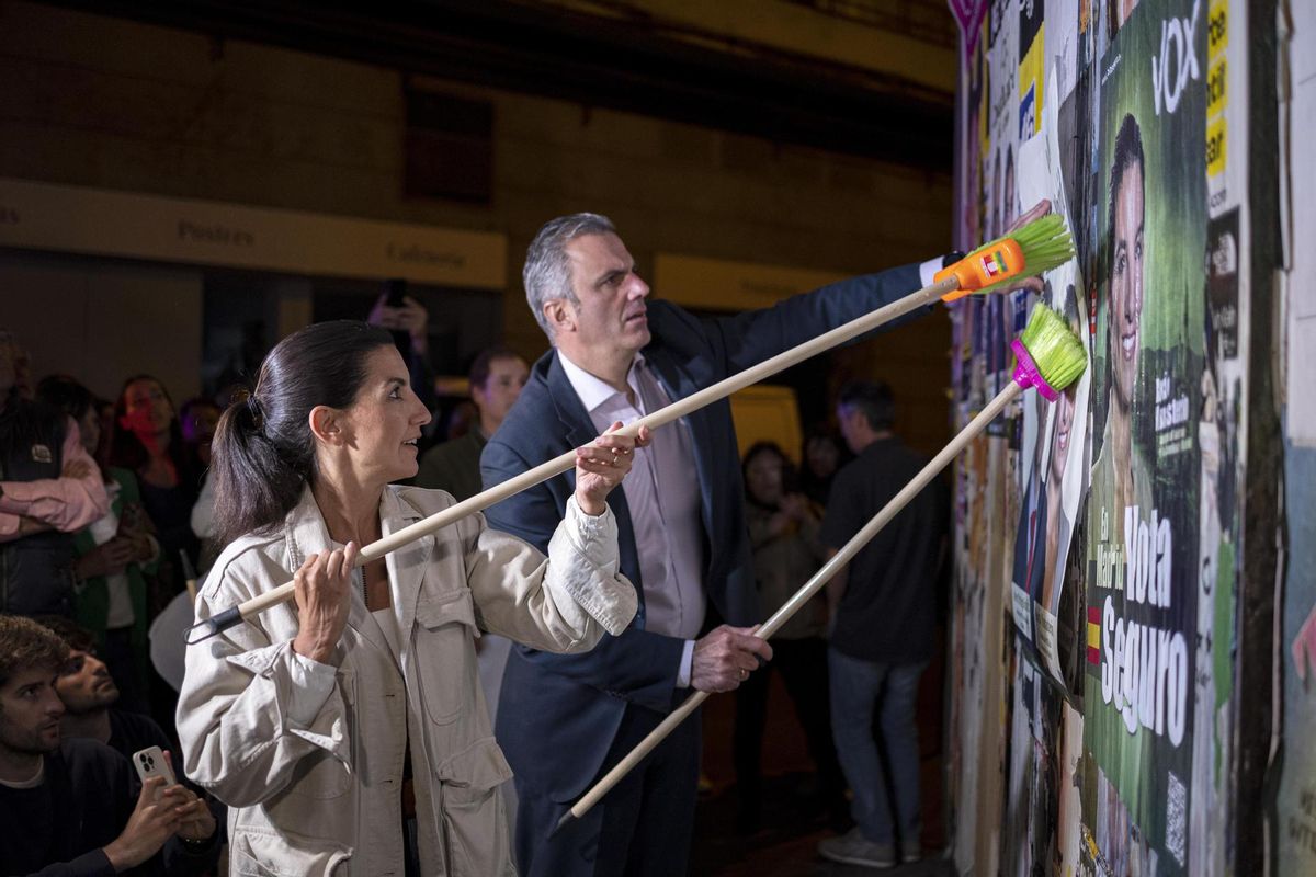 Los candidatos de Vox a la Comunidad y a la Alcaldía de Madrid, Rocío Monasterio y Javier Ortega Smith, al inicio de la campaña de las elecciones autonómicas y municipales del 28 de mayo.