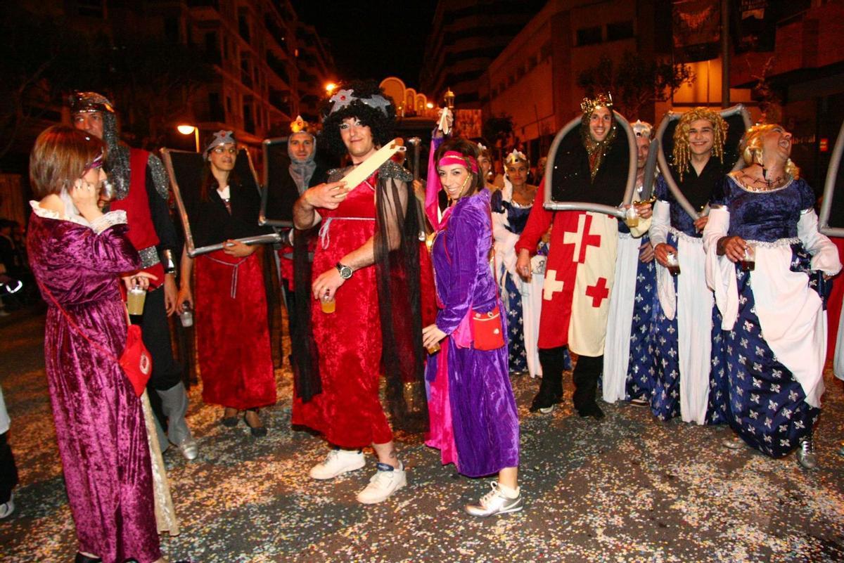La cabalgata de las fiestas de Sant Pasqual en Vila-real volverá a celebrarse en horario nocturno, como ya ocurriera en el 2009.