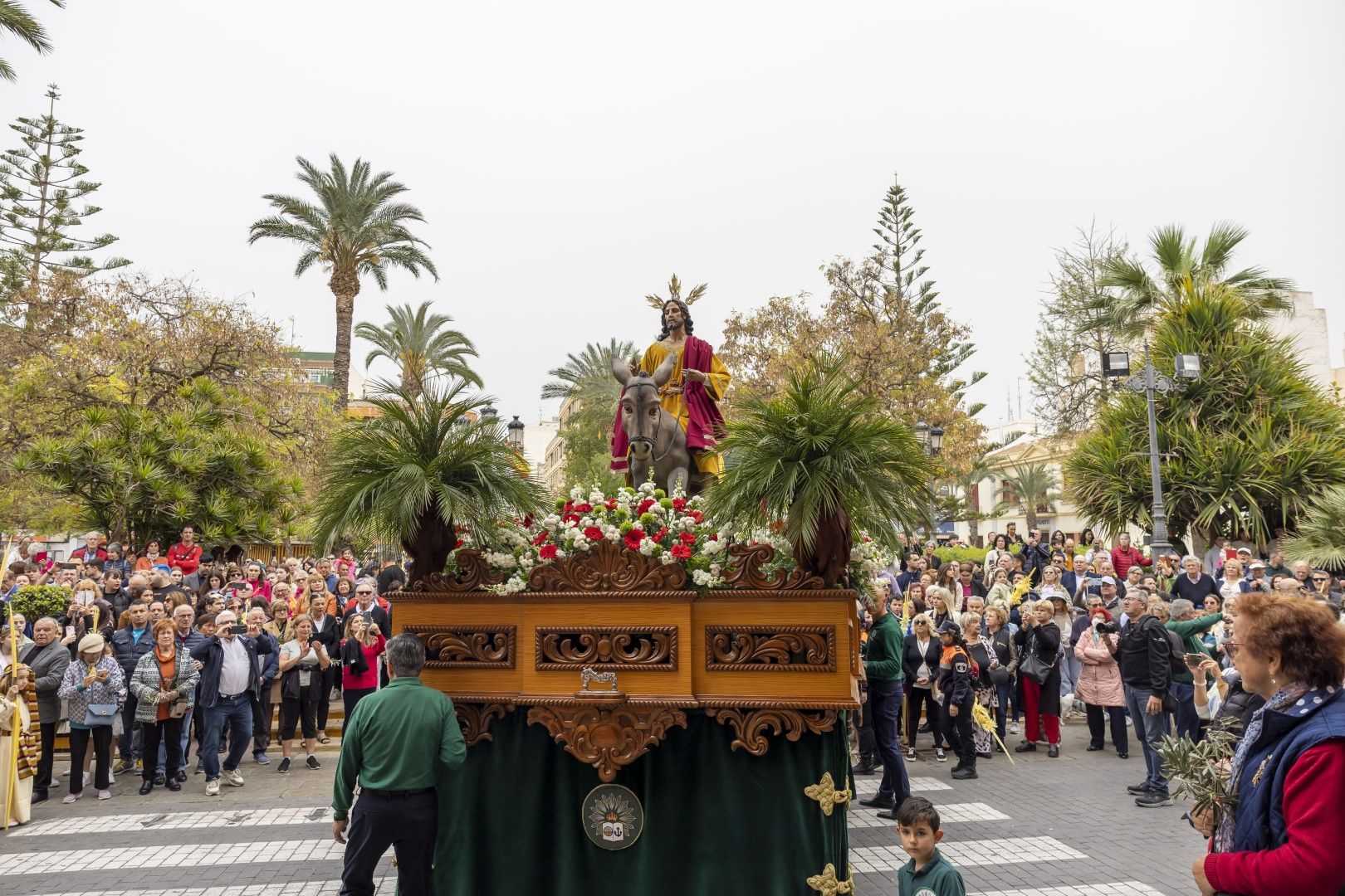 Bendición y procesión de Las Palmas en Torrevieja de Domingo de Ramos en la Semana Santa 2024