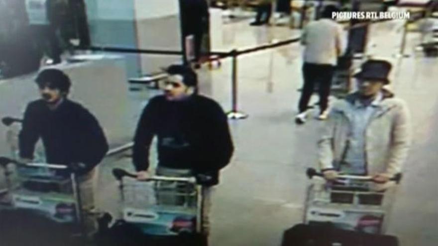 En busca y captura uno de los terroristas de Bruselas