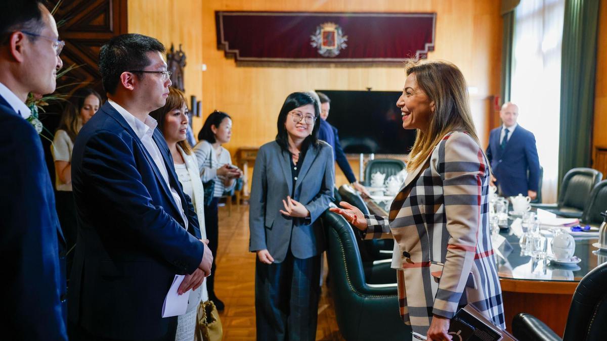 Visita de TDG al ayuntamiento, este jueves.