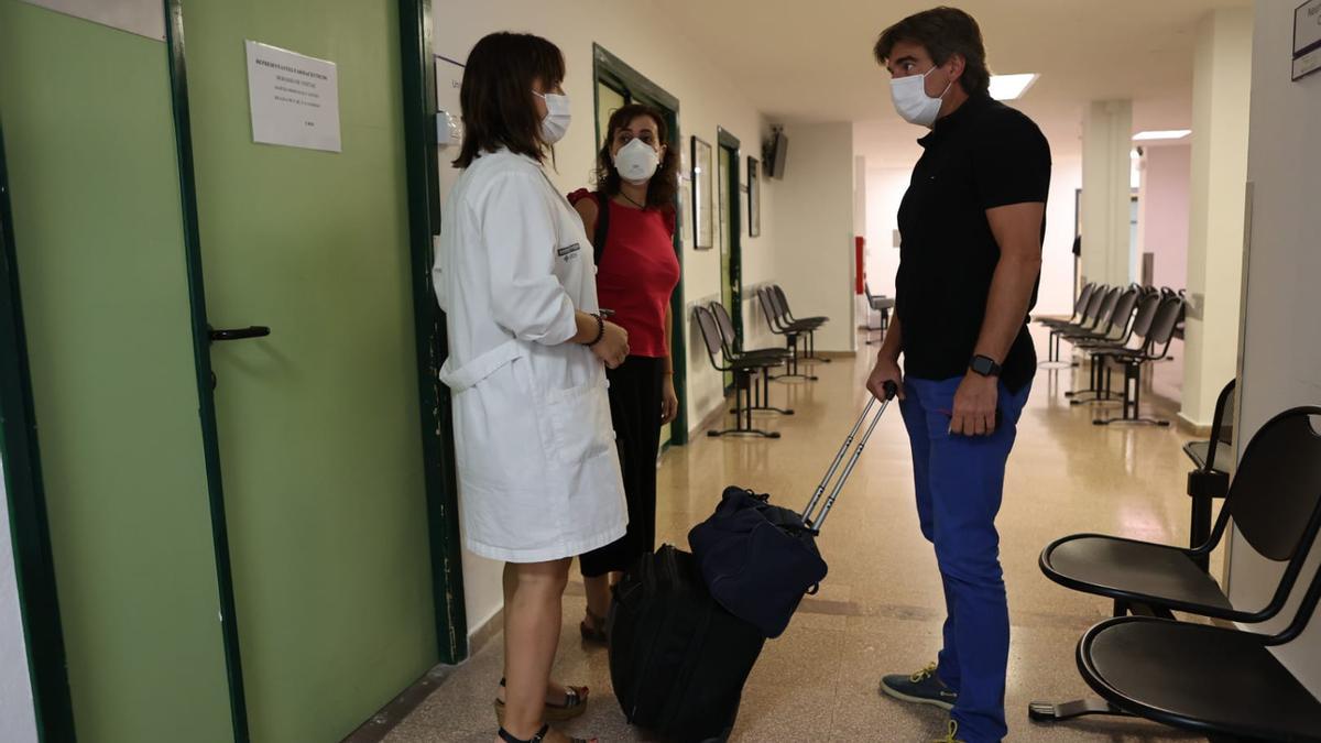 Uno de los equipos de la UHD del Hospital de Alcoy tras regresar de su recorrido por los pueblos de l&#039;Alcoià.