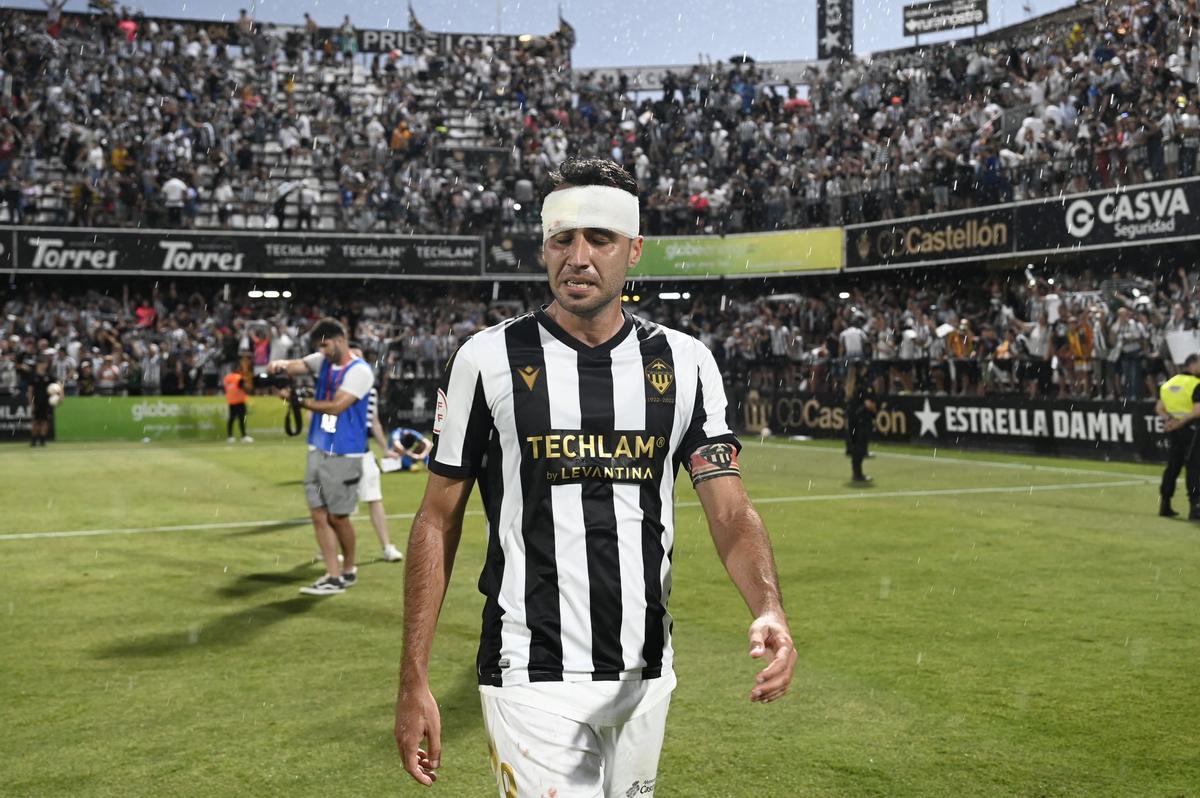 David Cubillas, bajo la lluvia, tras el Castellón-Dépor del 2023.