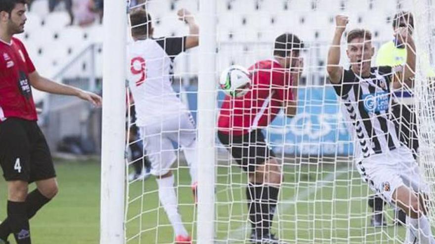 El Castellón golea al Jove Español (5-1) a base de pegada