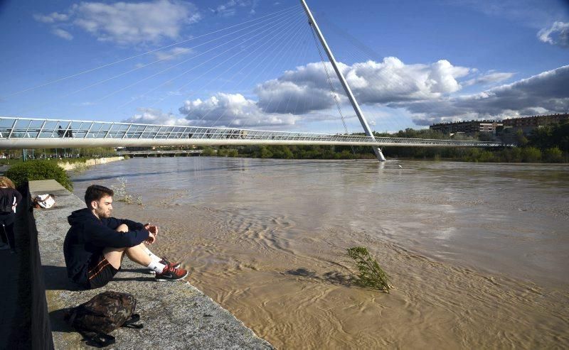 La crecida del Ebro se acerca a Zaragoza