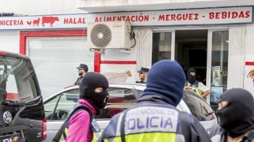 La carinicería donde ha tenido lugar el tiroteo, el pasado octubre, cuando fue registrada tras la detención del primo del propietario, acusado de pertenecer al Daesh.