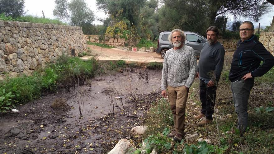 Denuncian un vertido de aguas fecales en el torrente de Almadrà