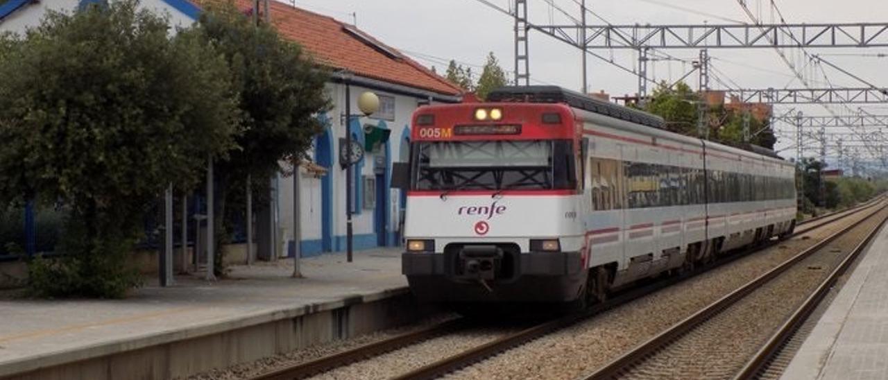 Archivo - Imagen de archivo de un Cercanías de Renfe.