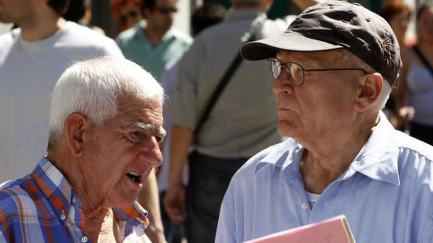 Dos jubilados, en las protestas del 15-M.