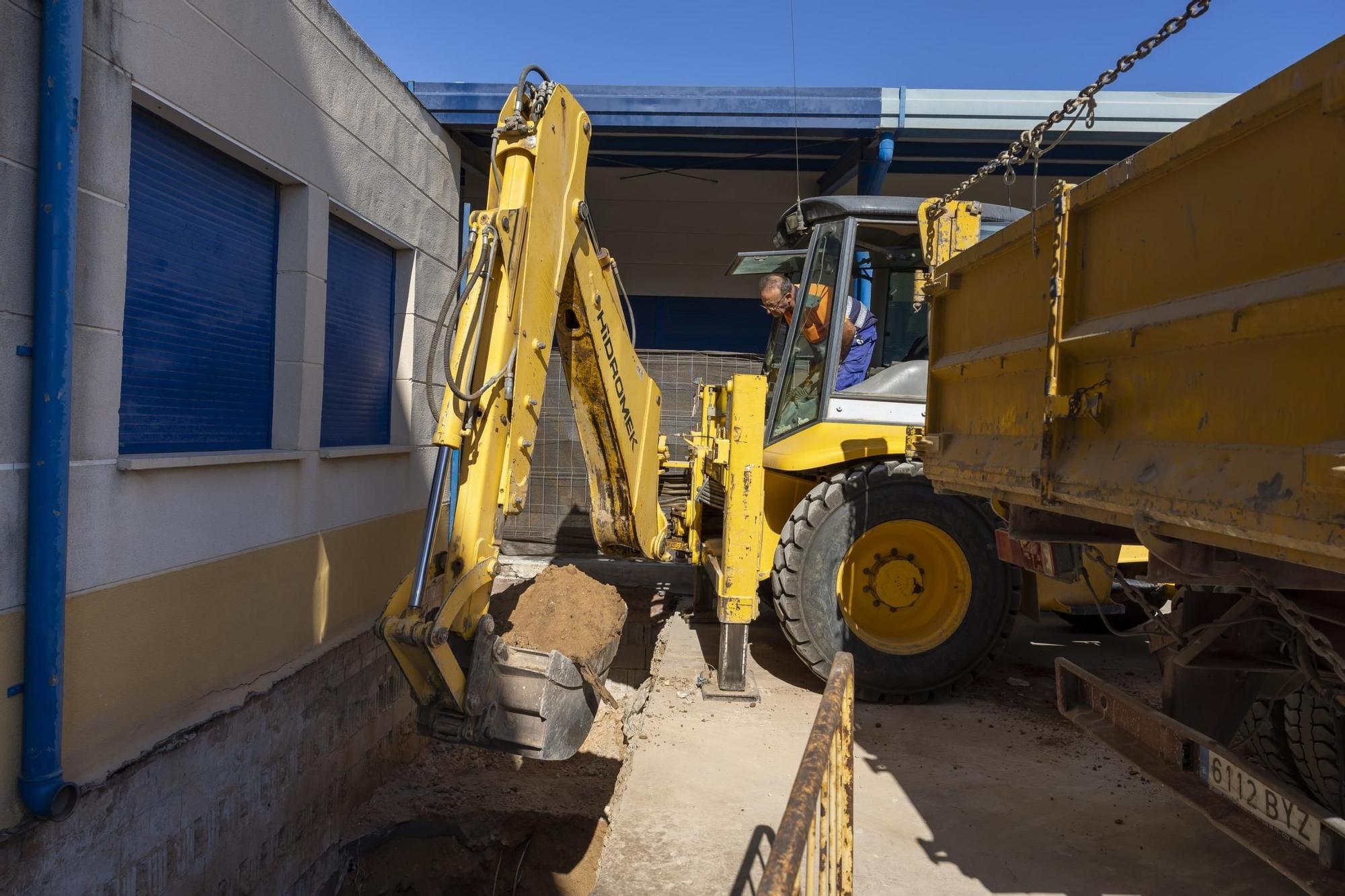 Obras de reparación de uno de los aularios del IES Libertas de Torrevieja