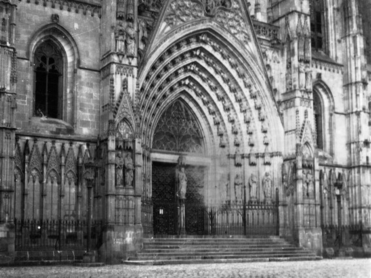 Catedral de la Santa Creu i Santa Eulàlia, l’any 1939.