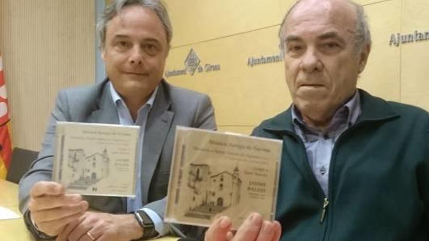 Carles Ribas i Jaume Pinyol mostren el CD.