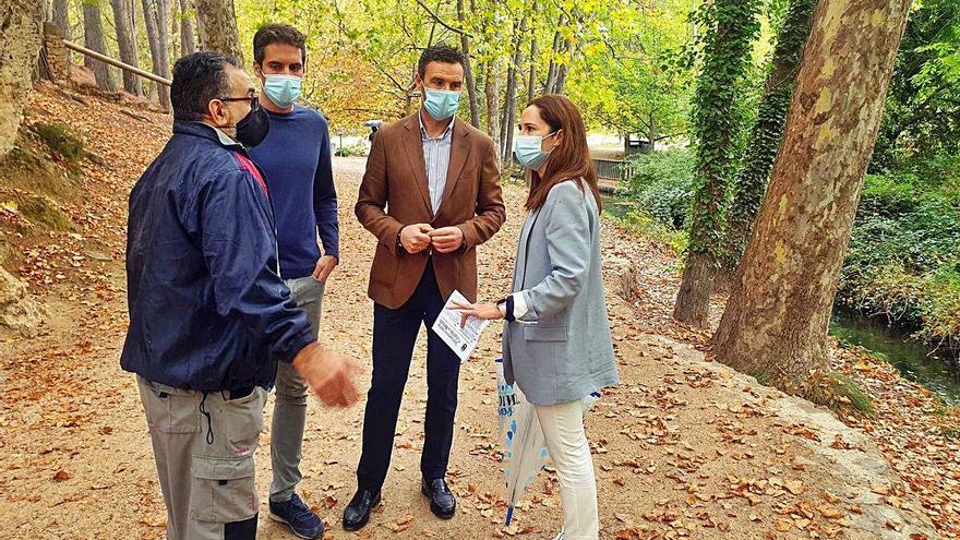 El alcalde y los concejales visitaron ayer el popular paraje, en plena naturaleza.