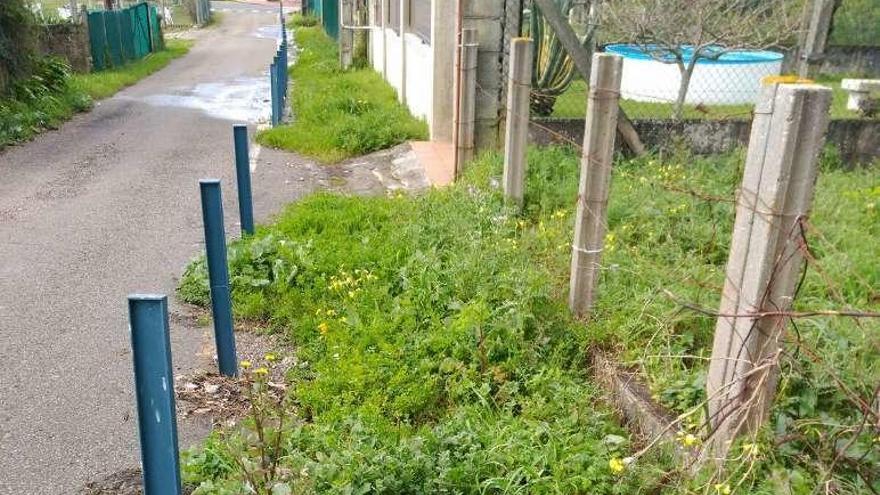 La bajada de acceso a la playa de Area de Bon, en Beluso. //